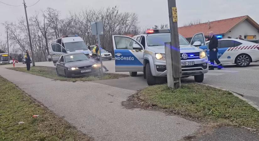 Autósüldözés volt Győrben, fiatalok menekültek a rendőrök elől egy Opellel