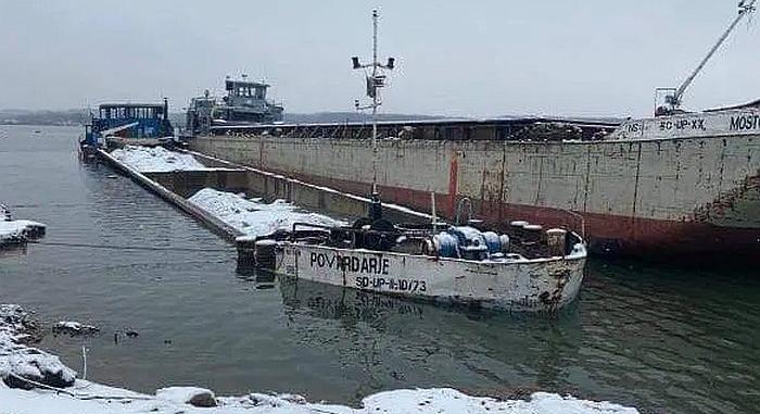 A hajósok és tengerészek is kiálltak az egyetemisták mellett