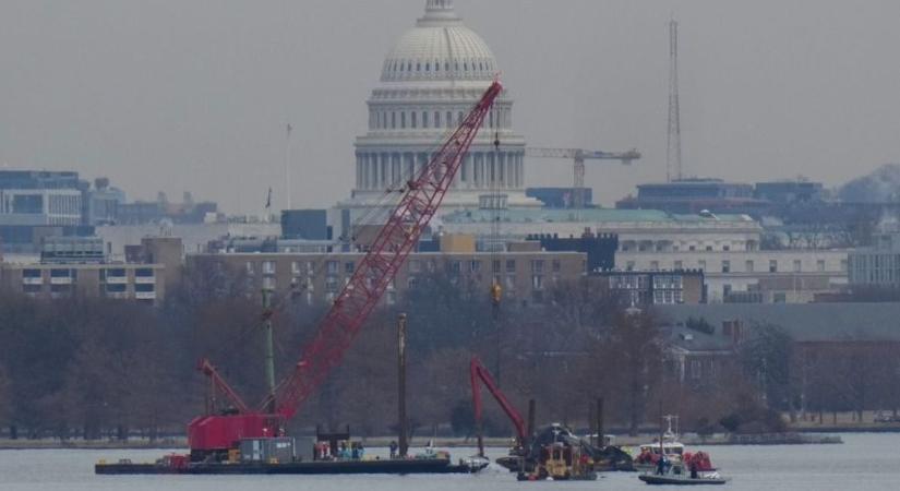 Vége minden remények: nem kutatnak tovább a múlt heti washingtoni légi katasztrófa áldozatai után