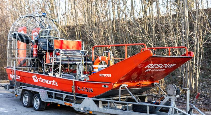 Amerikai mocsárjáró a Balatonnál – így működik a vízimentők új airboatja