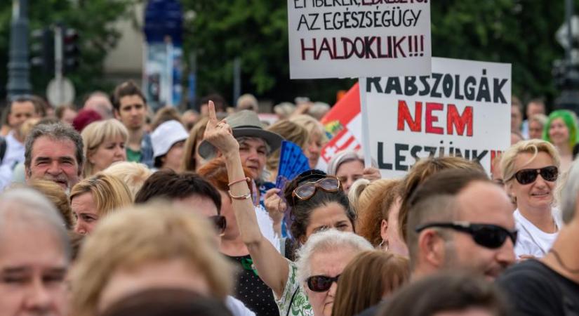 Utcai demonstrációval is ráerősítene követeléseire az orvosi kamara