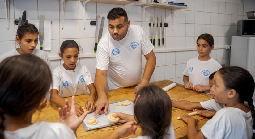 Nagy meglepetéssel készül a miskolciaknak az ország kedvenc roma pékje