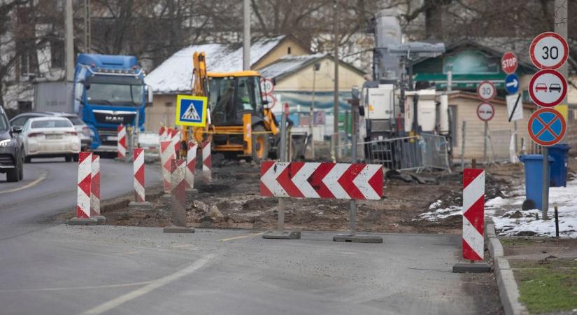 Megkérdeztük, hogy áll a Sámsoni út felújítása – fotókkal, videóval