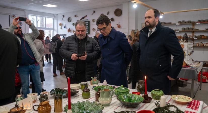 Átadták a Téka Kézművesházat Szamosújváron