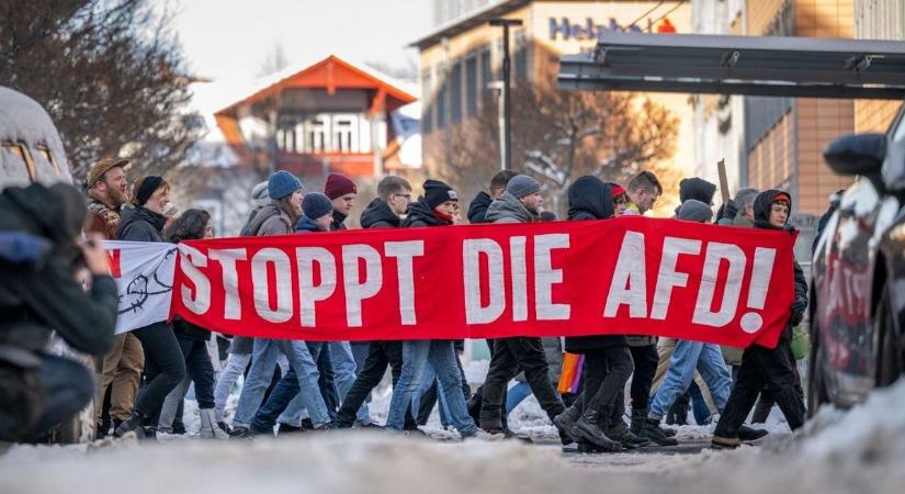 Az SPD-Zöldek-FDP koalíció az AfD segítségével fogadott el egy törvényt, ami az ügyvédek és gyámok tiszteletdíjáról szólt