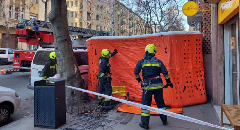 Öngyilkossági kísérlethez riasztottak a Mester utcába