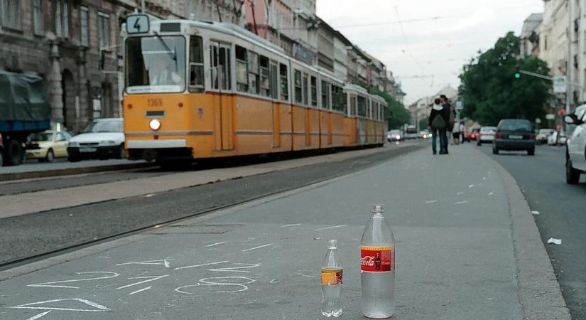 Káosz a Mester utcában! A mélybe akart ugrani egy férfi: felfújható matracot helyeztek ki