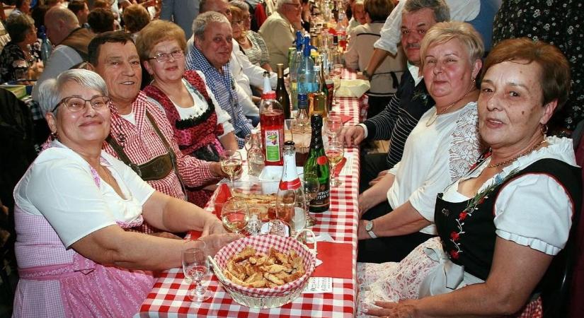 Minden idők legjobb árát adták a rozmaringért a sváb bálon