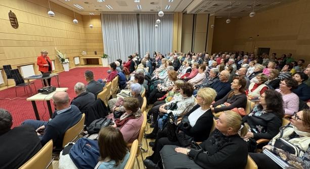 Teltház fogadta Görög Ibolya előadását