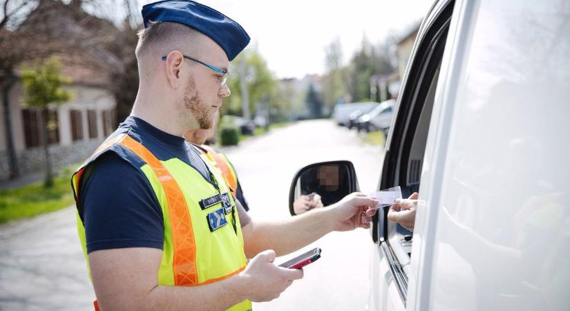 Eltiltották a járművezetéstől, mégis a volán mögé ült Átányban