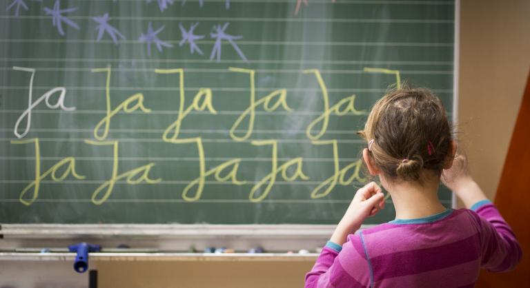 Miért találták ki a kisbetűket, amikor a nagybetűk is elegek lennének?