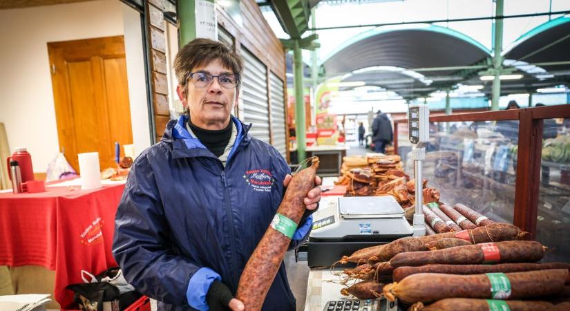 Ha így tárolod a kolbászt a hűtőben, akkor nem lesz penészes, a kolbászkirálynő elárulja a titkot