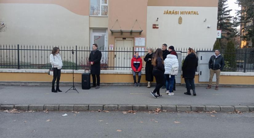 A szervezők és 8 tüntető vett részt a Vásárhelyre hirdetett demonstráción