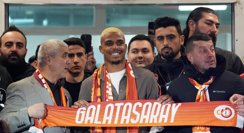 A Premier League-ből igazolt középpályást a Galatasaray – HIVATALOS