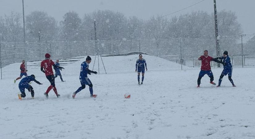 Hó- és gólzápor a felkészülési tornákon