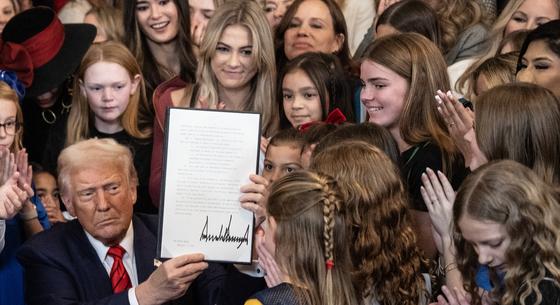 Aláírta a transz nőket a nők versenyeiről kitiltó rendeletet Trump