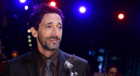 Műorrnak hitte egy sminkes Adrien Brody orrát, és mindenáron megpróbálta leszedni az arcáról