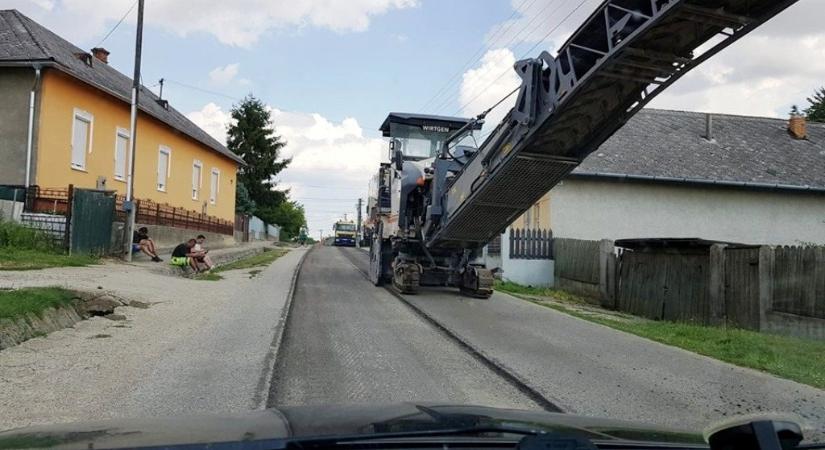 Kiírták a közbeszerzést a Perbete és Kolta közötti útszakasz felújítására