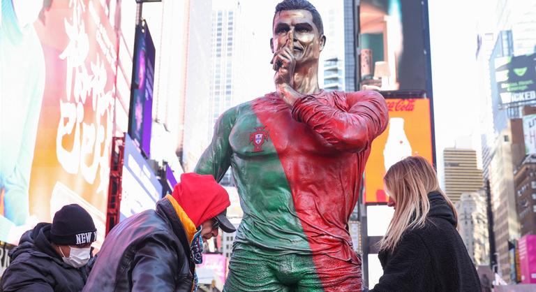 Cristiano Ronaldo szobrot avattak a Times Square-en