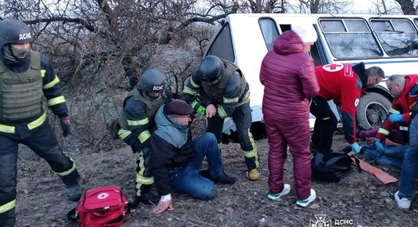 Fának csapódott egy busz Dnyipropetrovszk megyében – 14 ember megsérült