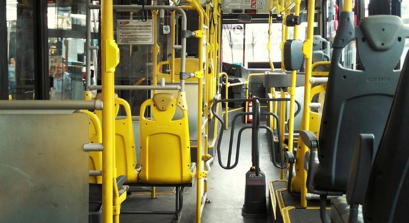 Undorító botrány Kaposváron! Az ellenőrök porig aláztak egy kisfiút a buszon: sírva gyalogolt haza