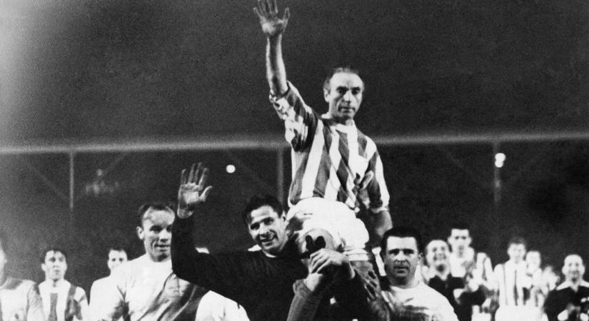 „Egyetlen percre sem emlékszem, amikor unatkoztam volna” – Puskás vállán fejezte be az ötvenévesen visszavonuló Sir Stanley Matthews