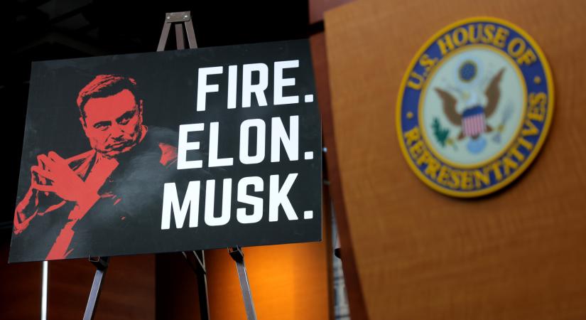 Máris kidobták Elon Muskot az amerikai kormány érzékeny rendszereiből