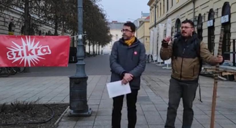 A Nagyállomás elherdálása ellen tüntettek Debrecenben