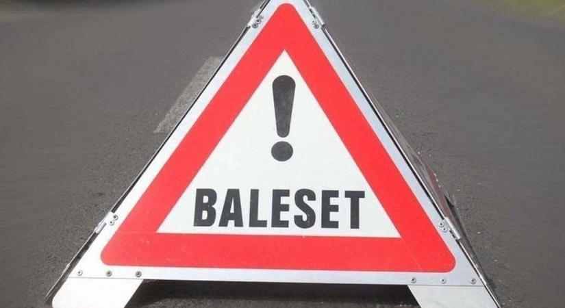 Reggeli baleset a 81-esen, mentő is érkezett