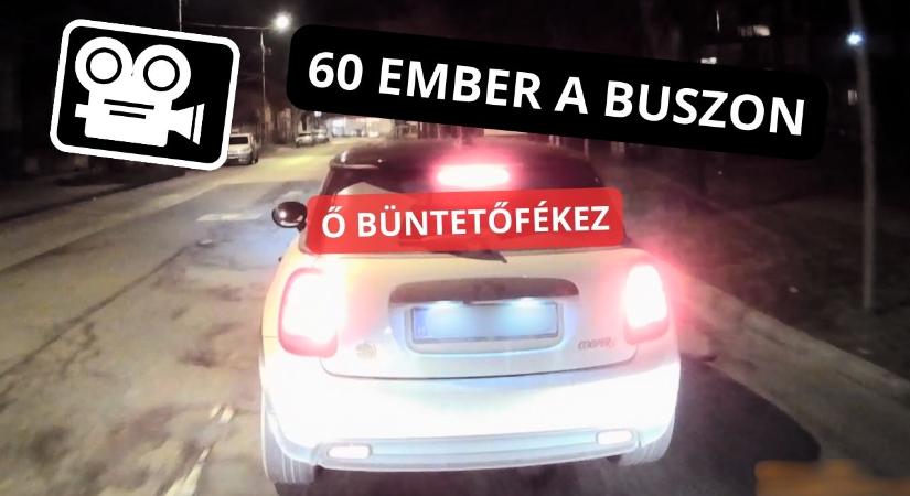 Hatvan ember volt a buszon, ami előtt büntetőfékezett egy Mini sofőrje Rákospalotán