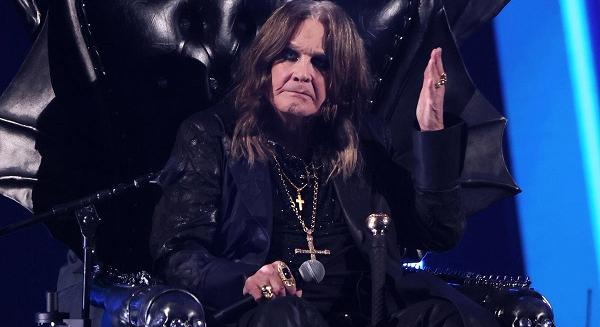 Ozzy Osbourne nem tud járni, de a hangja a régi