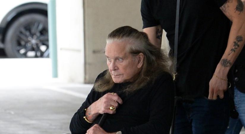 Összetört felesége osztotta meg a rettenetes hírt Ozzy Osbourne-ról