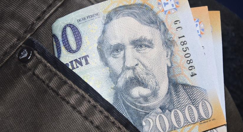 Mi az oka a forint erősödésének, és meddig fog tartani? - Befizessük-e külföldi nyaralást, váltsunk-e eurót?