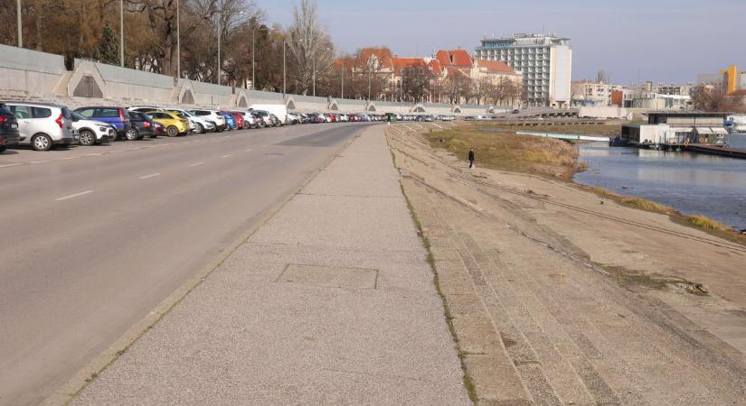 Húsz éve várja egy egész város, hogy végre kisebb csoda történjen a rakparttal