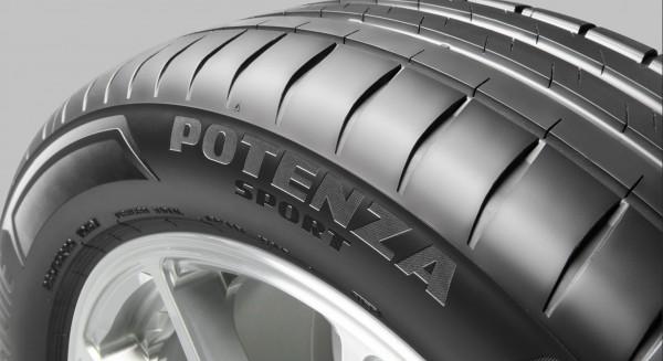 Bridgestone abroncsokon hasít az új Porsche Macan Electric és Panamera