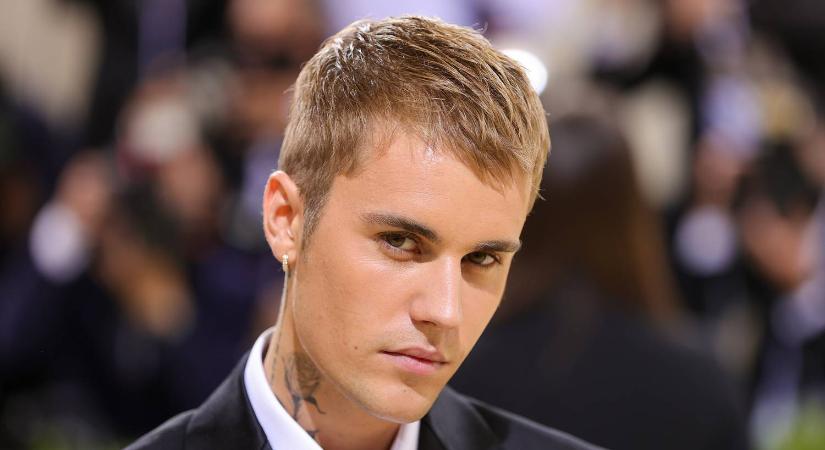 Justin Bieber felismerhetetlenül vitte vacsorázni a feleségét, Isla Fischer látványosan becsiccsentett