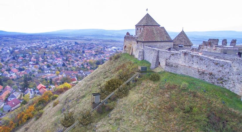 Tovább épül, szépül a sümegi vár: ezeket a fejlesztéseket tervezik az idei évre (fotók)