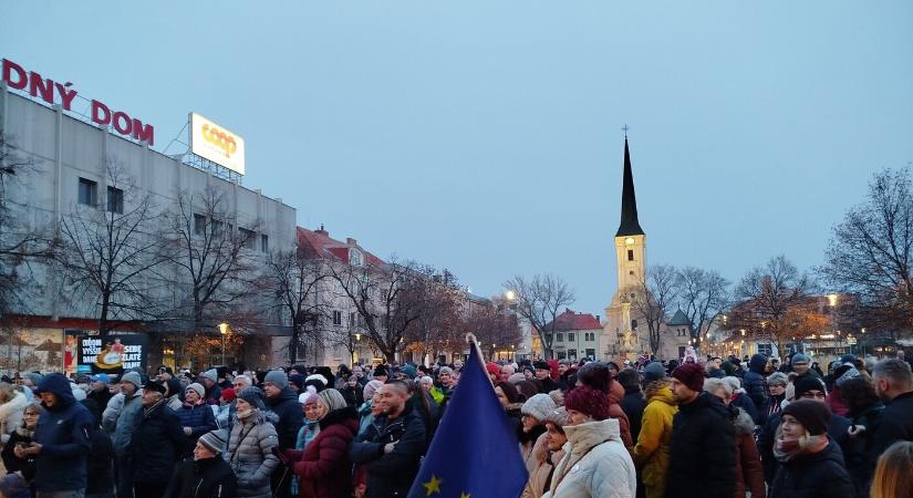 A magyarlakta városokban is tüntetnek Fico kormánya ellen