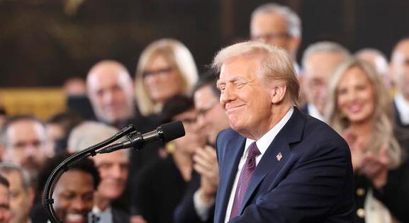 Donald Trump ledobhatja a gazdasági atomot