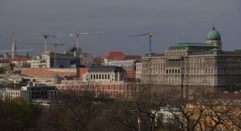 Újabb épületek születtek újjá a budai Várban