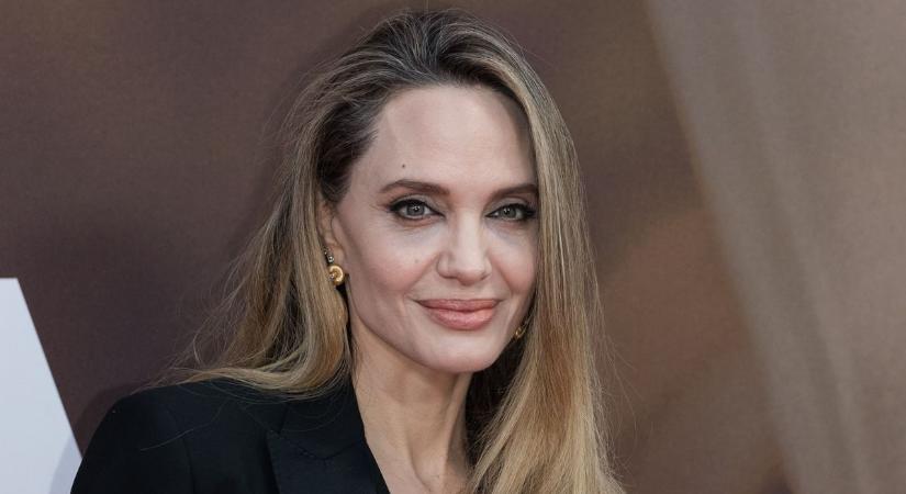 Megtudtuk, miért gyűlöli apját Angelina Jolie: Anyja tragikus sorsáról beszélt