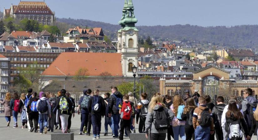 Újabb iskolákban szigorítottak, az idei tanévben csak egynapos osztálykirándulásokat lehet szervezni