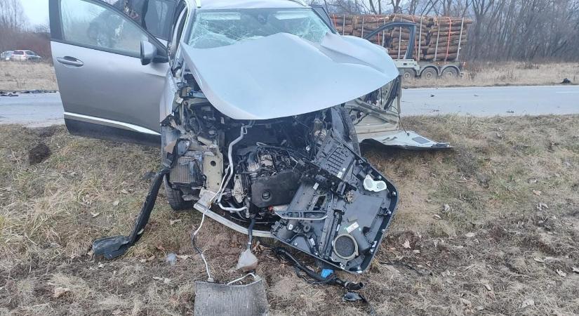 TRAGÉDIA: Audi és Peugeot ütközött, meghalt egy idős férfi