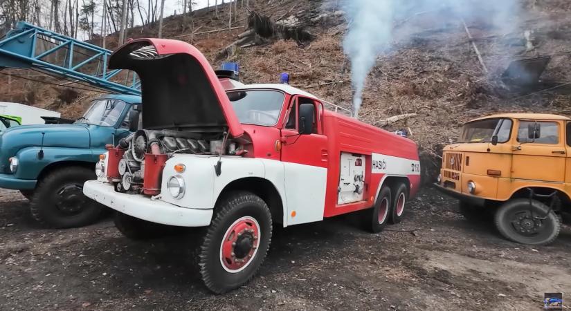 Így indul be hosszú idő után egy V8-as dízel Tatra tűzoltóautó