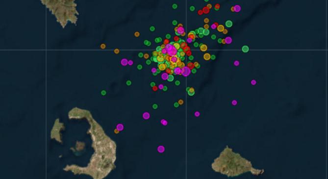 Folytatódnak a rengések Szantorininél