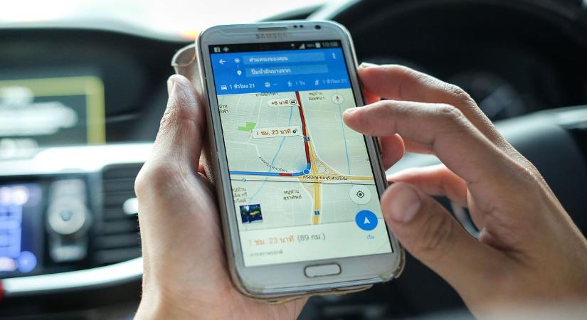 Zokognak a Google Maps miatt, évtizedes emlékeket tört fel - Videó