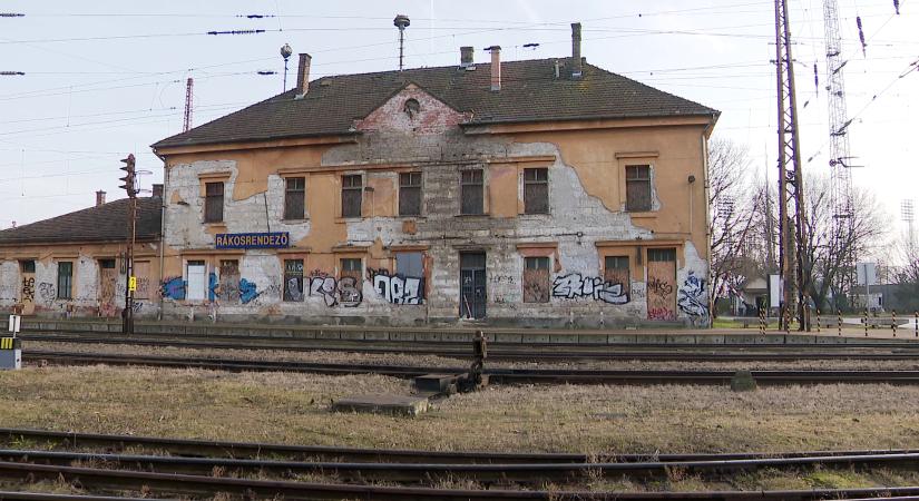 Vitézy Dávid kioktatta a fővárosi cég vezetőjét, amely megvenné Rákosrendező területét  videó