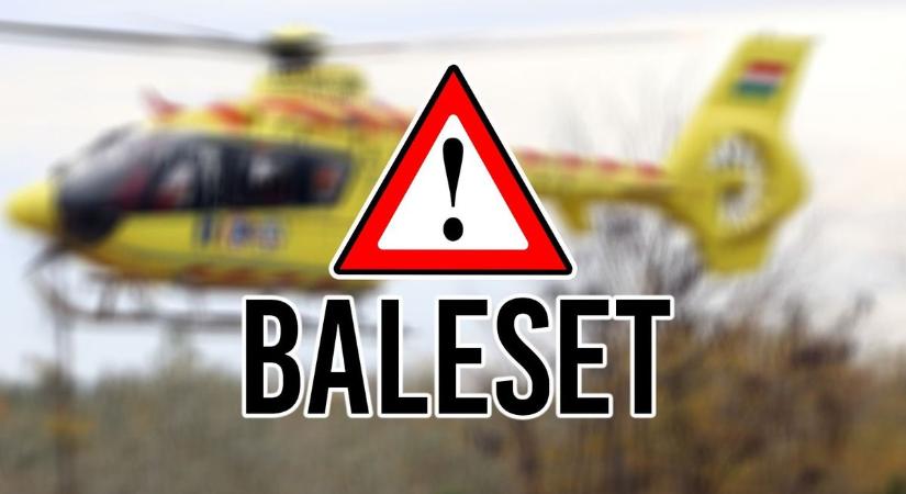 Durva baleset a 4121-es úton! Mentőhelikoptert várnak a helyszínre