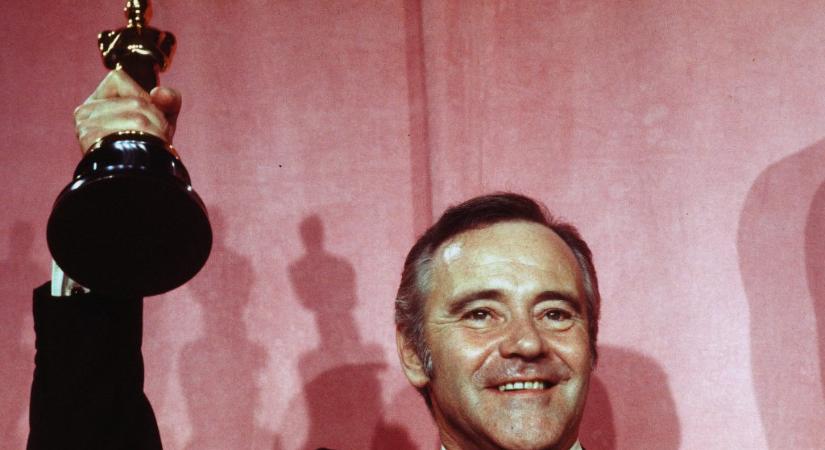 A vakmerő fiatal átlagamerikaiból a filmvászon legmogorvább öregembere lett – száz éve született Jack Lemmon