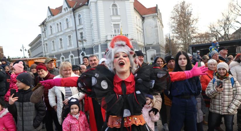 Kereplővel és szaxofonnal is űzték a telet